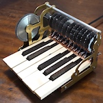 How does a Hammond organ make a sound?
